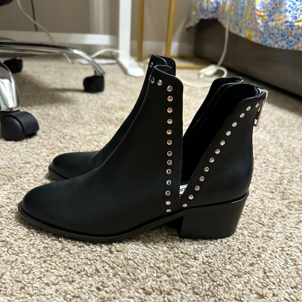 New Steve Madden black leather studded booties